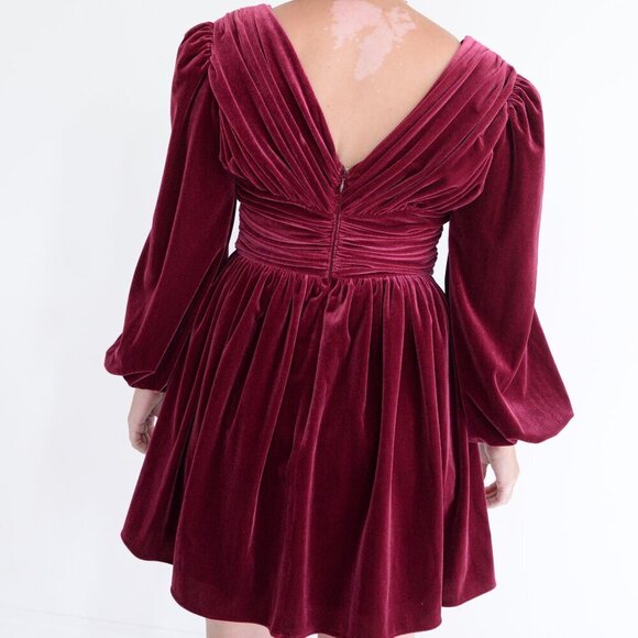 Gianni Bini Mariah Burgundy Long Sleeve Plunging V-Neckline Velvet Mini Dress 4 - Picture 3 of 12